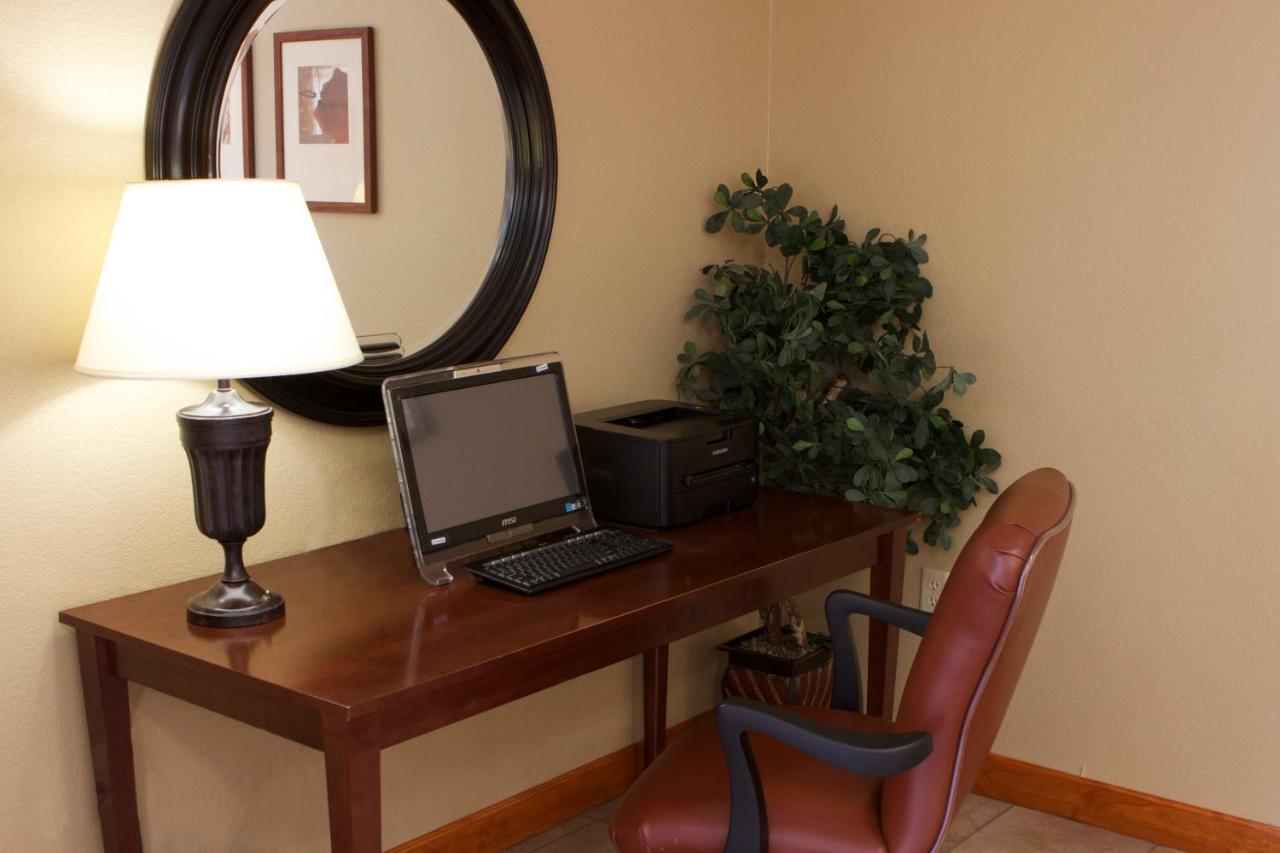 Candlewood Suites Champaign-Urbana University Area By Ihg Zewnętrze zdjęcie