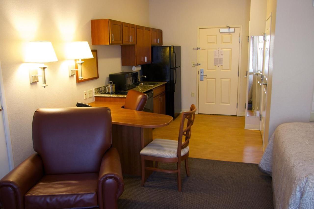 Candlewood Suites Champaign-Urbana University Area By Ihg Zewnętrze zdjęcie