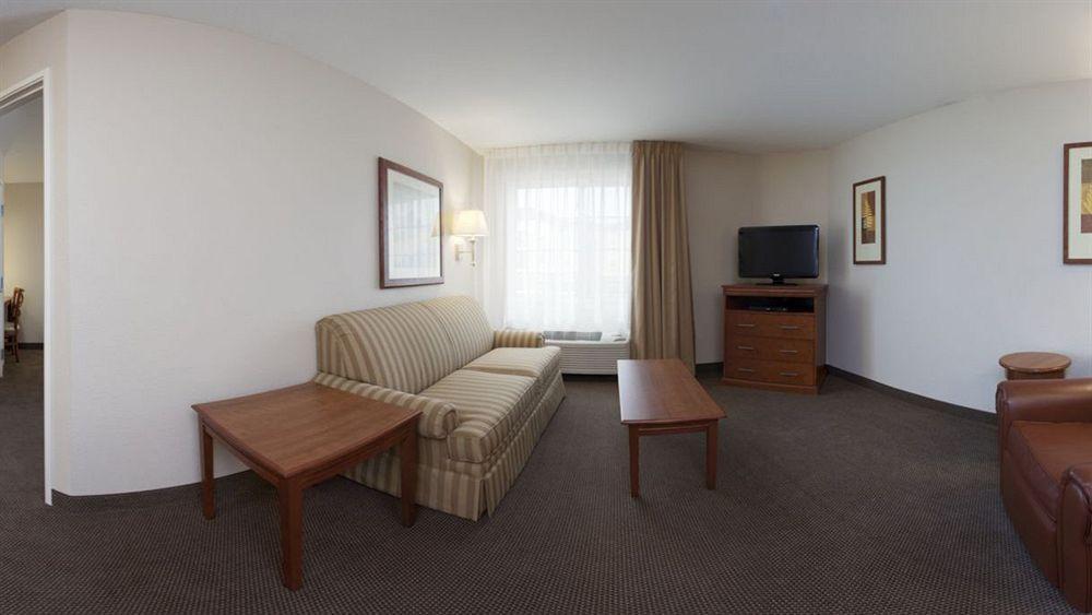 Candlewood Suites Champaign-Urbana University Area By Ihg Zewnętrze zdjęcie